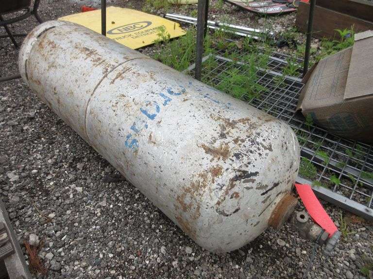 100 lb. empty propane tank - Albrecht Auction Service