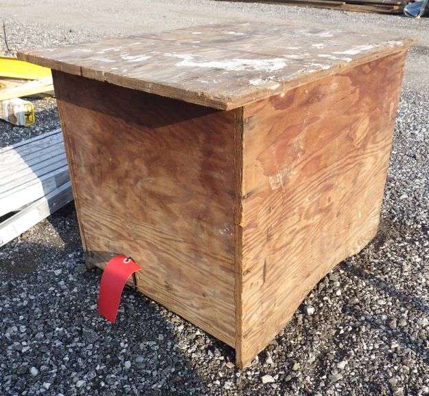 Wood crate or bench, Top 20" x 26" for bench, Crate 17" x 23" x 18"D