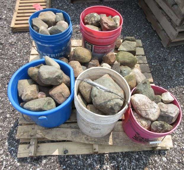 Palleyt Rocks Pallet of rocks - Albrecht Auction Service