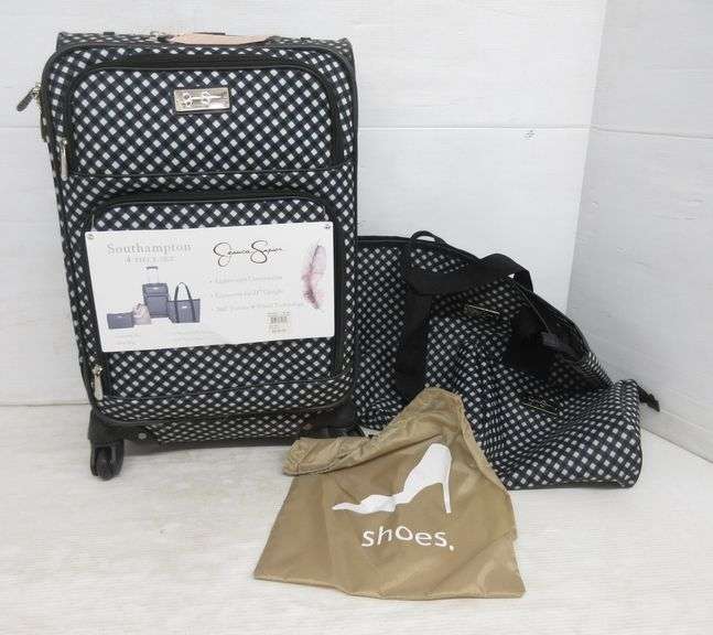 Jessica Simpson Luggage, 4piece set, up to 22"H, in new condition