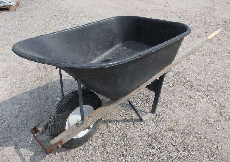 Wheelbarrow plastic tub, no holes, used Albrecht Auction Service