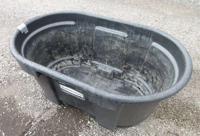 Rubbermaid 100gallon structural foam stock tank with drain plug, 31"W