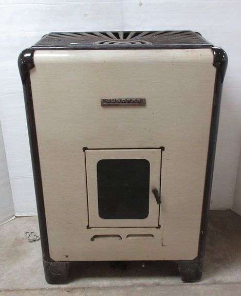 Antique jungers kerosene stove, 27W x 19D x 40H - Albrecht Auction  Service