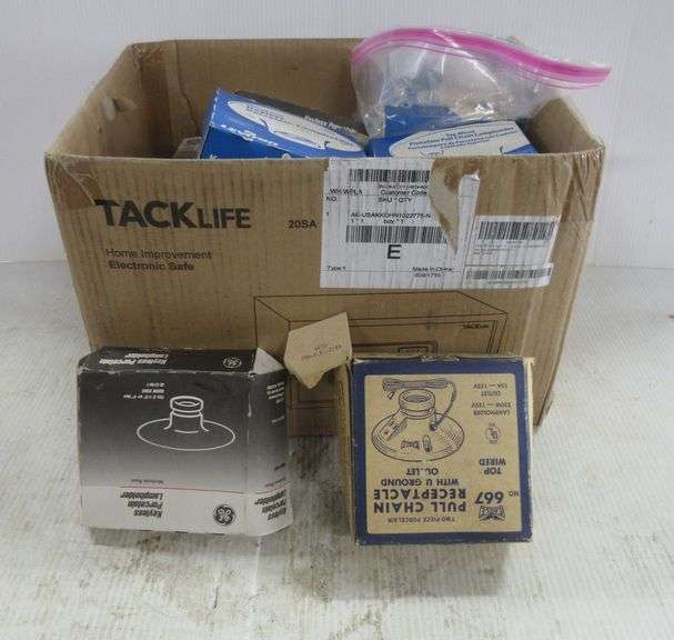 (21) Porcelain lamp holders 8 top wired with pull chain, 7 medium