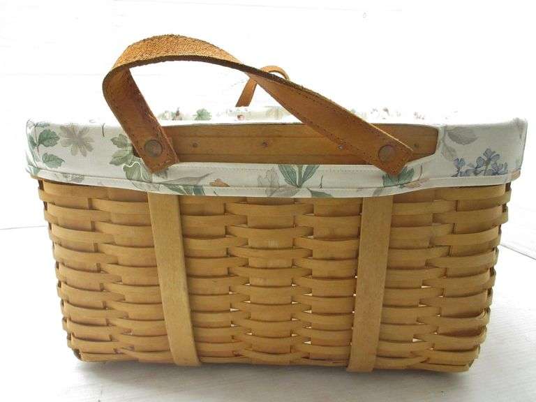 2000 Longaberger medium wash day basket with liner and leather handles