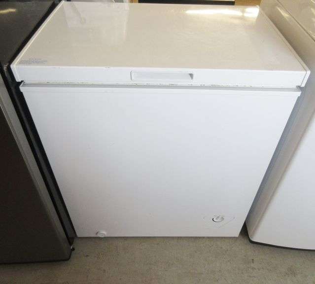 Criterion chest freezer, 29"W x 20"D x 34"H, works Albrecht Auction
