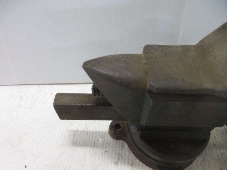 Antique Craftsman 5243 bench vise/anvil, 6" jaws, swivel, works great