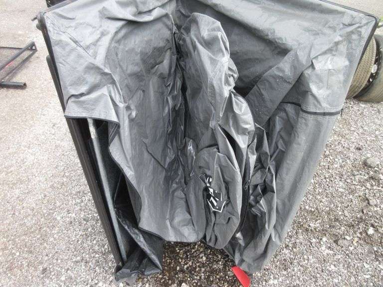 Shappell 2man ice shanty, 4' x 6', no holes, great Albrecht Auction