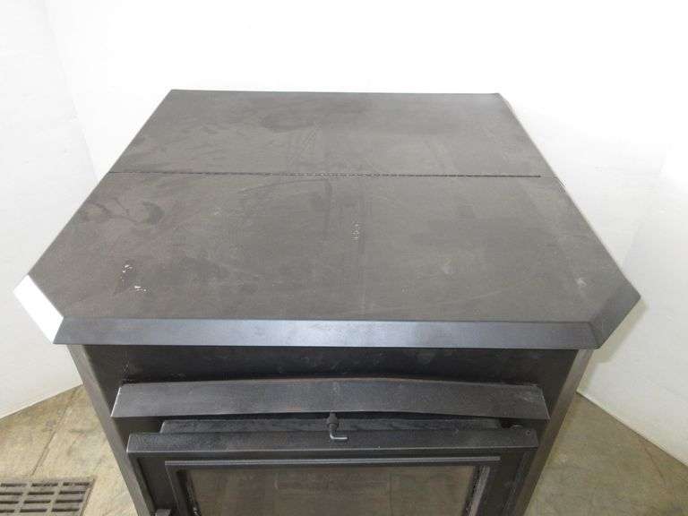 Corn/pellet stove, Magnum Countryside 3500P, burns corn or wood pellets
