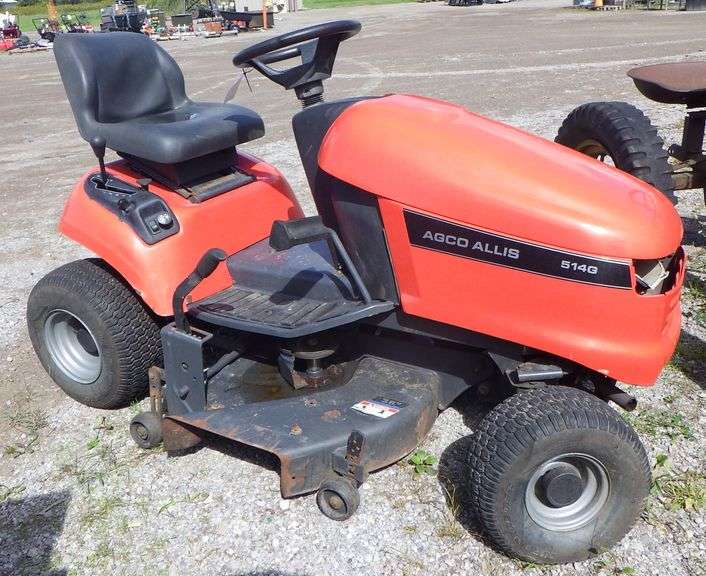 Agco Allis 5146 lawn tractor, will run, needs battery and new fuel, has
