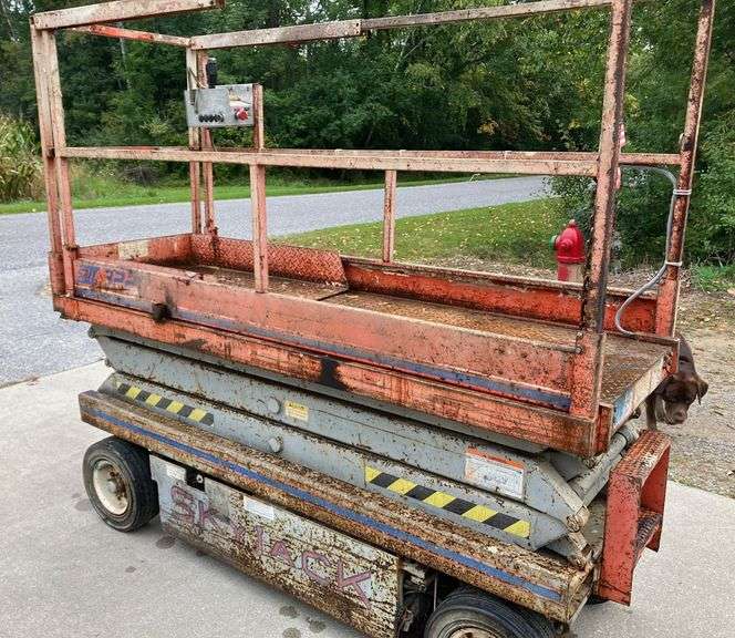 Skyjack SJ3220 Scissor Lift, 32"W, Platform Deck Goes to 20'H, Four New