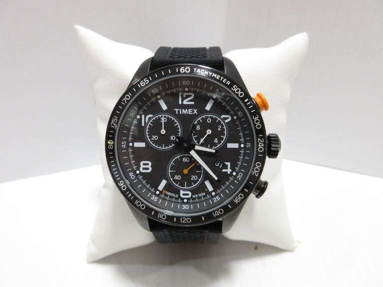 Men's like new Timex chronograph watch, running, three sub dials, black