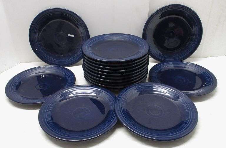 (16) Cobalt blue 10 1/2" fiestaware dinner plates, by Homer Laughlin