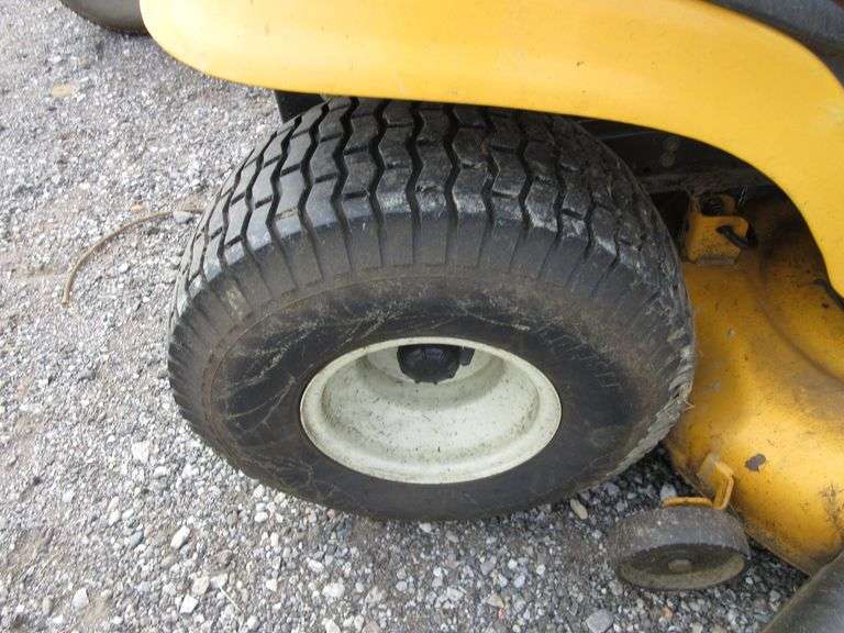 Cub Cadet LTX1045 riding mower, runs and mows, oil leaks at valve cover
