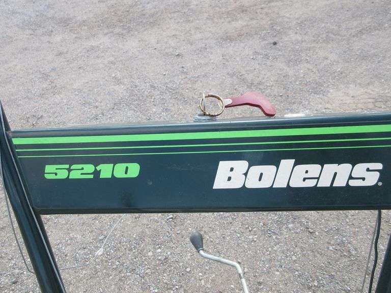 5210 Bolens snow blower, engine and drive worked last winter, auger