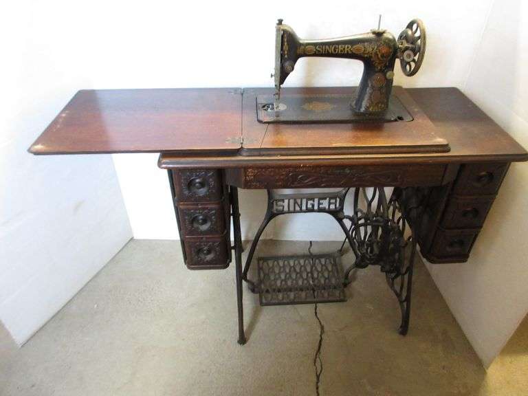 Antique singer treadle sewing machine, hand carved details on the table and the drawers, wrought
