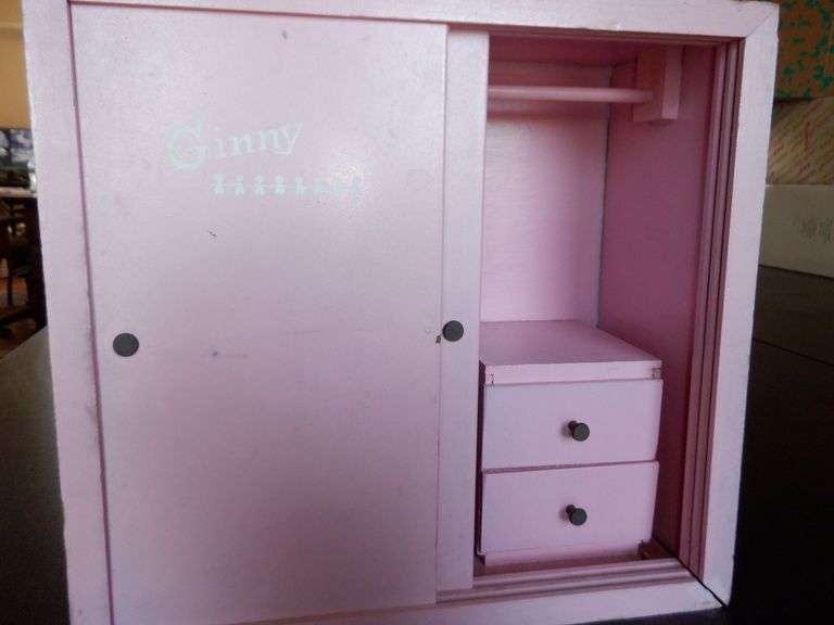 3 Ginny Dolls w Ginny Wooden Bed Frame, wardrobe and chair Assiter