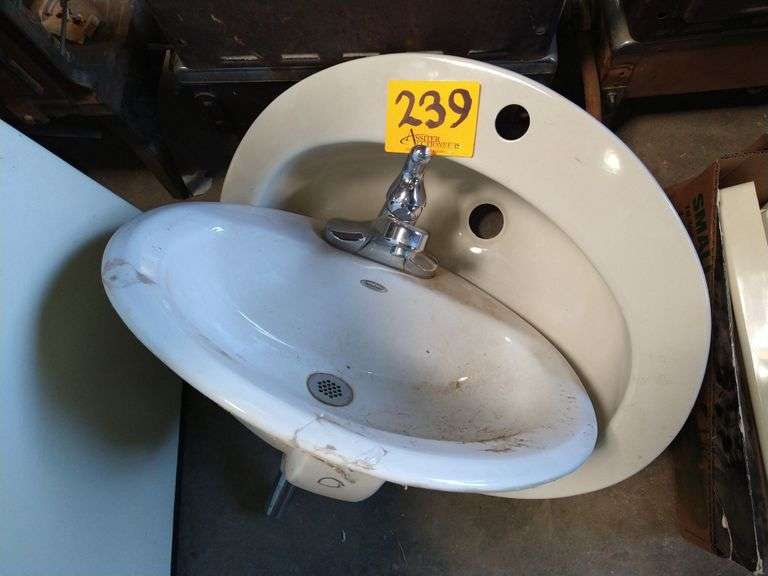 2 Vanity Sinks Assiter Auctioneers