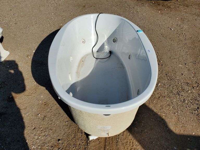 Clarke 75 Gallon Jacuzzi Tub Assiter Auctioneers