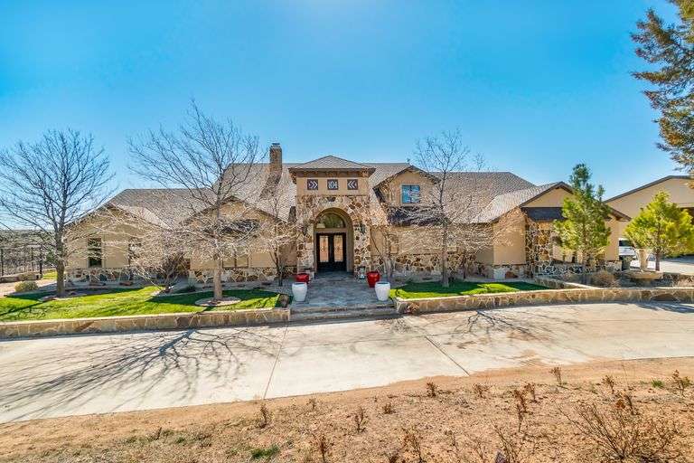 Lake Tanglewood Luxury Living with Shop