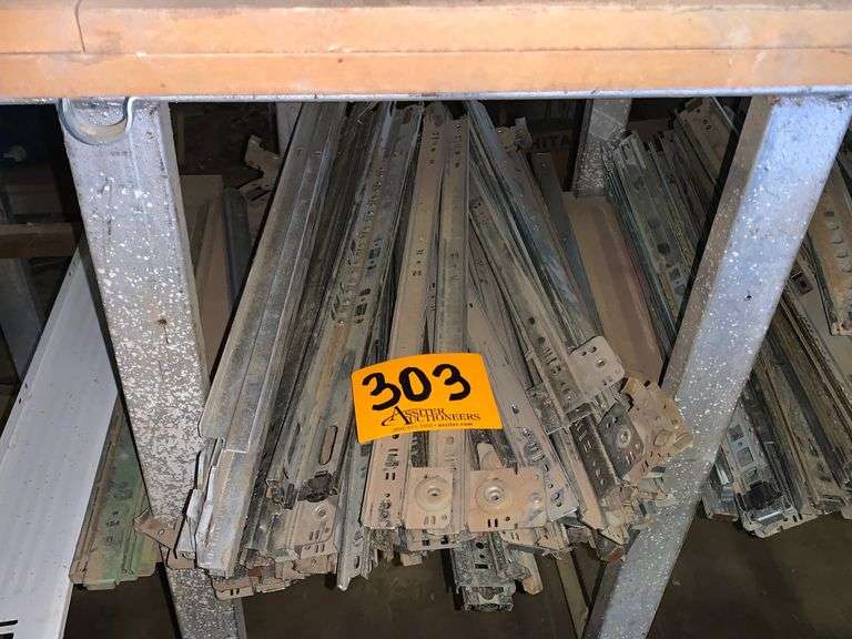 22 Drawer Slides Assiter Auctioneers