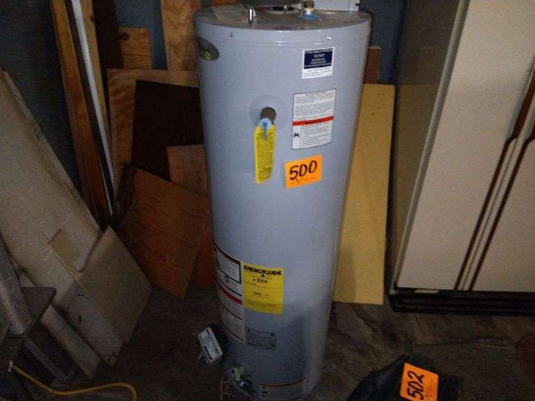 whirlpool-30-gallon-gas-hot-water-heater-assiter-auctioneers