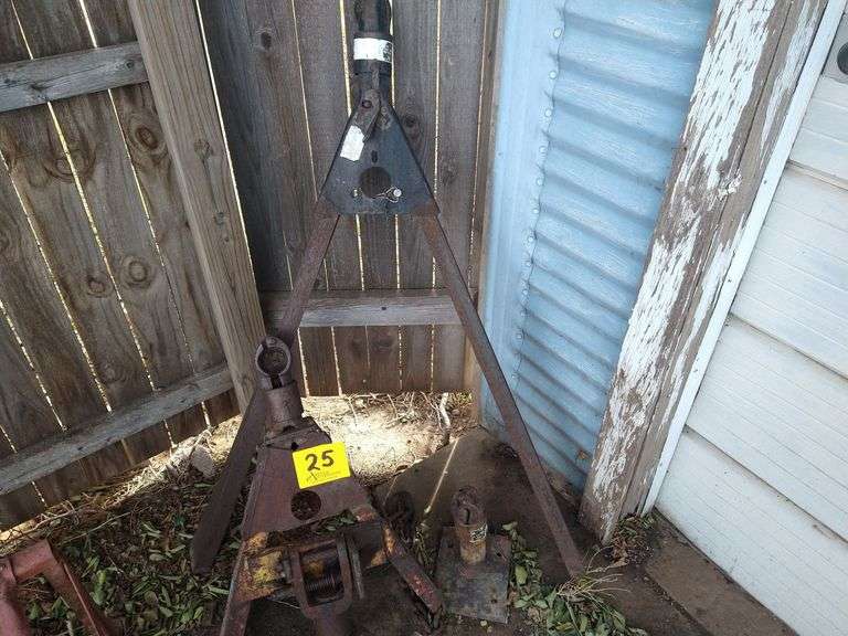 3 Bulldog Trailer Hitches Assiter Auctioneers