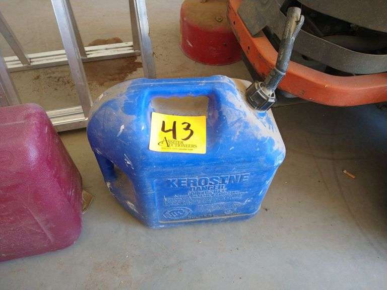 5 Gallon Kerosene Plastic Can Assiter Auctioneers
