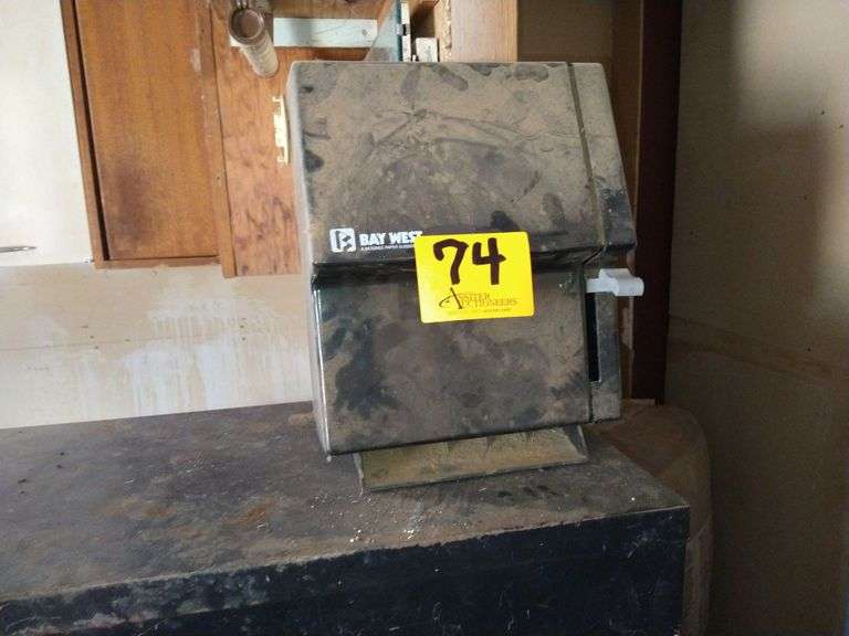 Bay West Paper Towel Dispensers Assiter Auctioneers