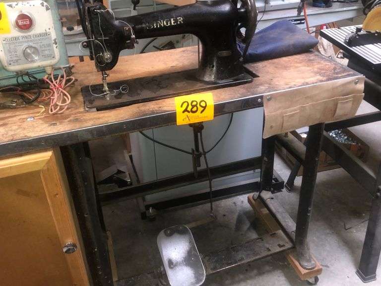 Vintage Singer Industrial Sewing Machine - Assiter Auctioneers
