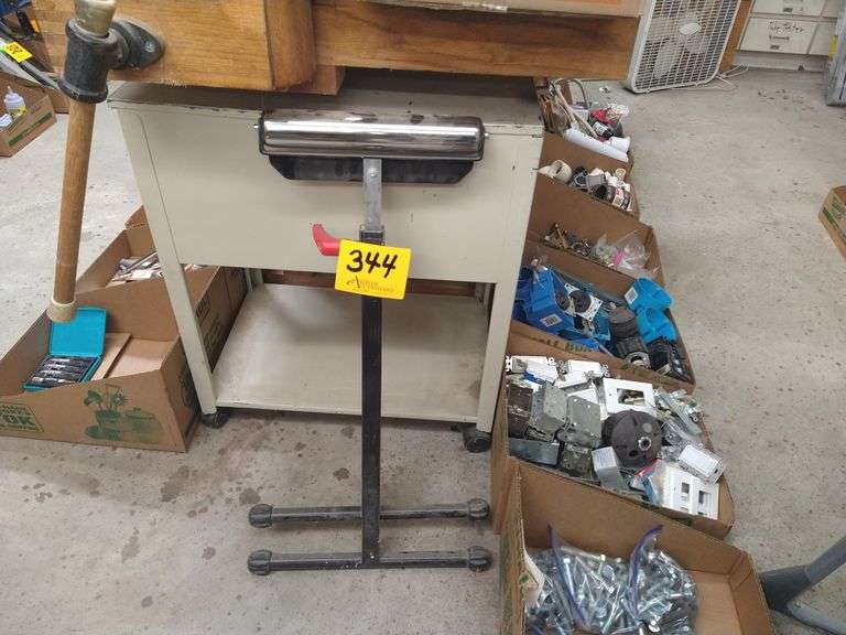 Craftsman Adjustable Roller Stand Assiter Auctioneers