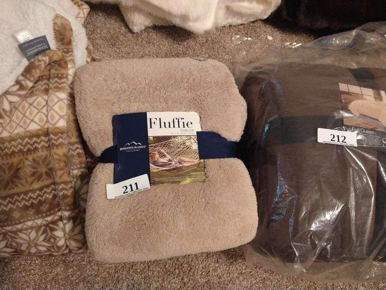 Berkshire Blanket 55 x 70 Assiter Auctioneers