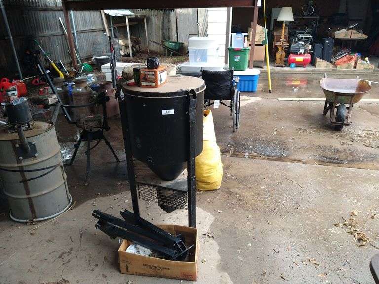 American Hunter Deer Feeder w/Battery and Solar Panel & Accessories