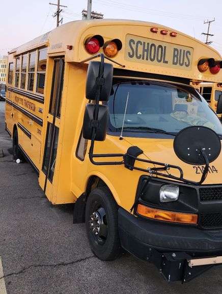 (1) 2014 CHEVROLET EXPRESS 3500 THOMAS MINOTOUR SMALL SCHOOL BUS located in LOS ANGELES, CA