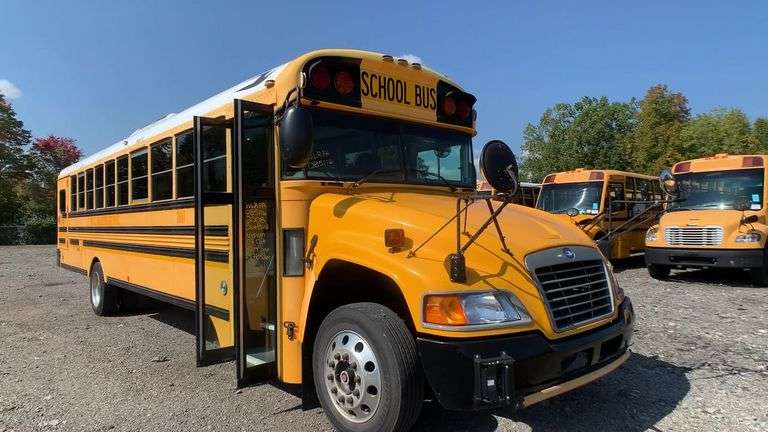 2008 BLUE BIRD BB VISION SCHOOL BUS #2697