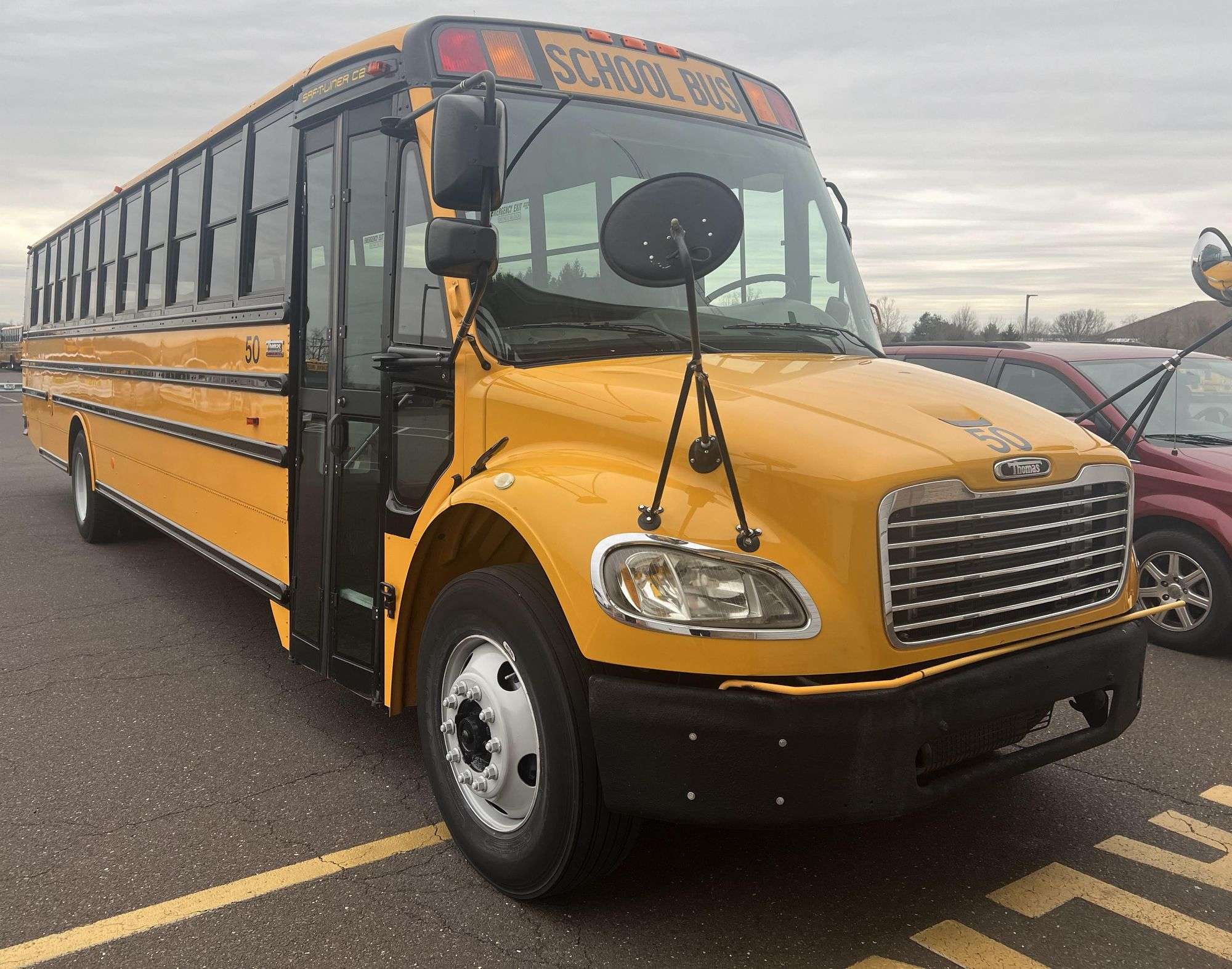 1) 2009 FREIGHTLINER B2 THOMAS SAF-T-LINER C2 SCHOOL BUS and