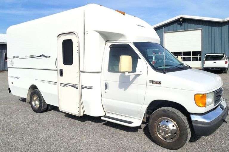 (1) 2005 FORD ECONOLINE E-350 MOBILE CONCEPTS Located in SLIPPERY ROCK, PA
