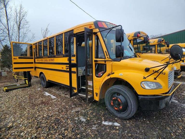 (1) 2016 FREIGHTLINER B2 THOMAS SAF-T-LINER C2 SCHOOL BUS Located in ...