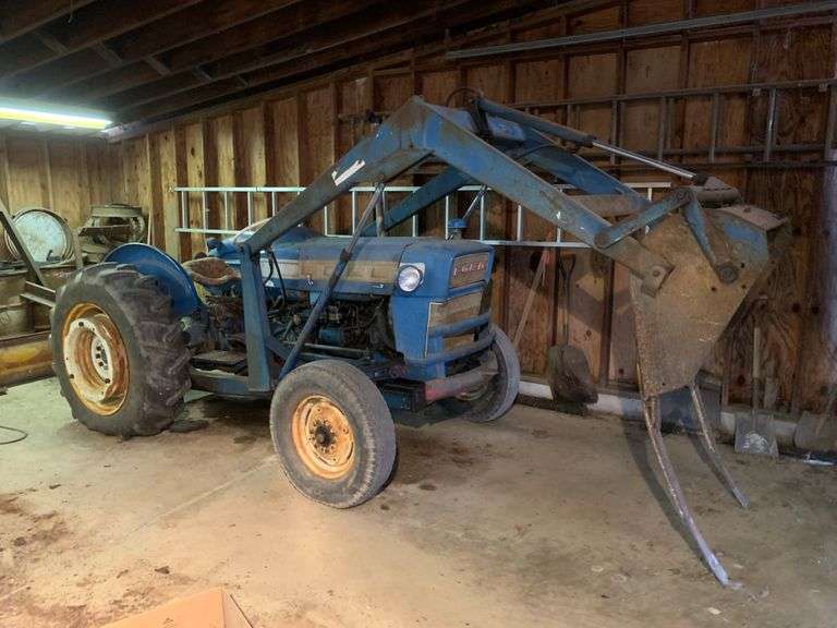 Ford 3000 Diesel Tractor w/ Loader Baer Auctioneers Realty, LLC