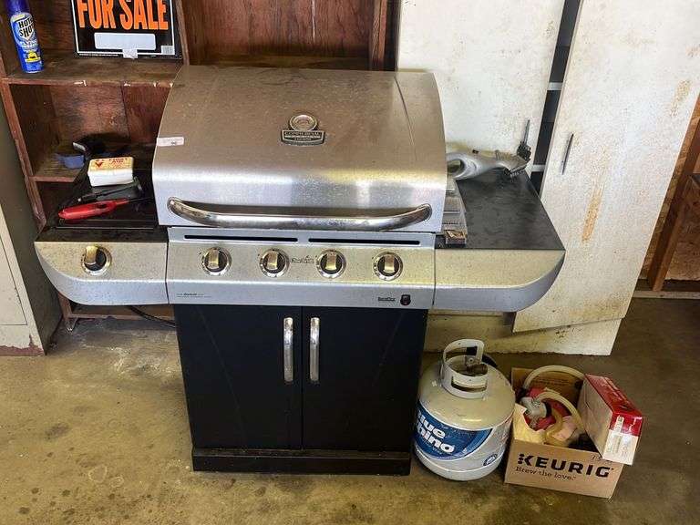 Commercial Series CharBroil Grill, Propane Tank Baer Auctioneers