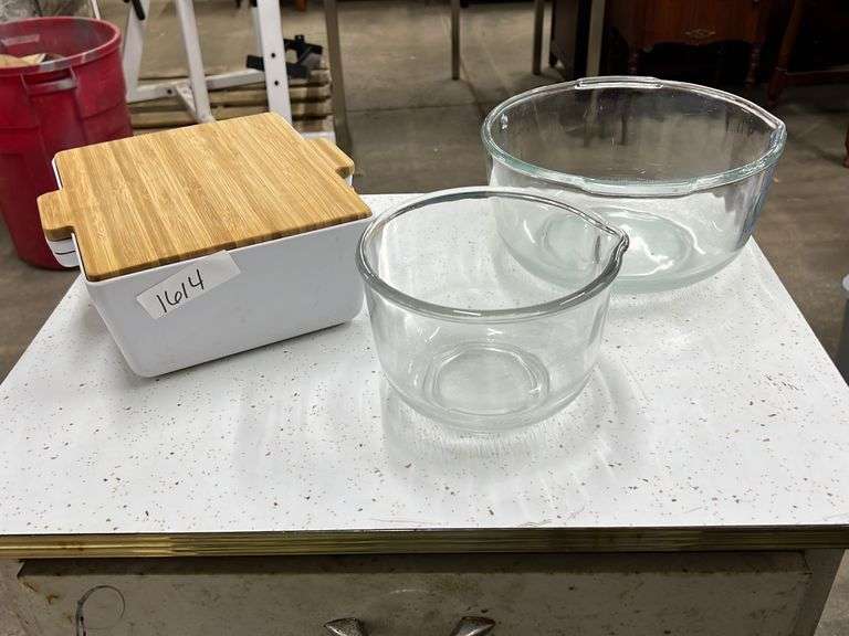 Crofton Cutting Board Bowl and 2 Glass Mixing Bowls Baer Auctioneers