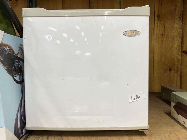 Haier MiniFridge Baer Auctioneers Realty, LLC