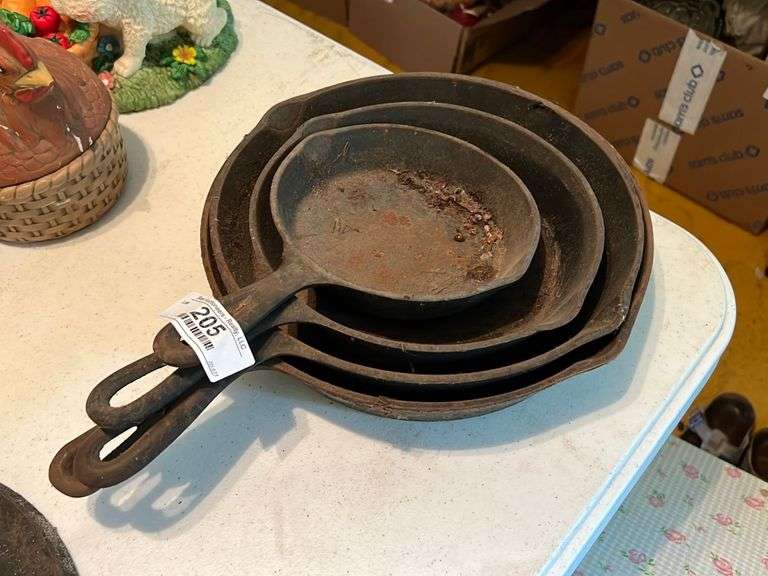 Set of 4 Unmarked Cast Iron Skillets Baer Auctioneers Realty, LLC
