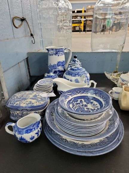 Churchill Dishes - Baer Auctioneers - Realty, LLC