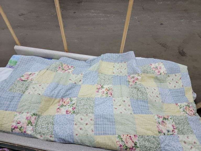 Approx Full Size & Queen Size Quilts Baer Auctioneers Realty, LLC
