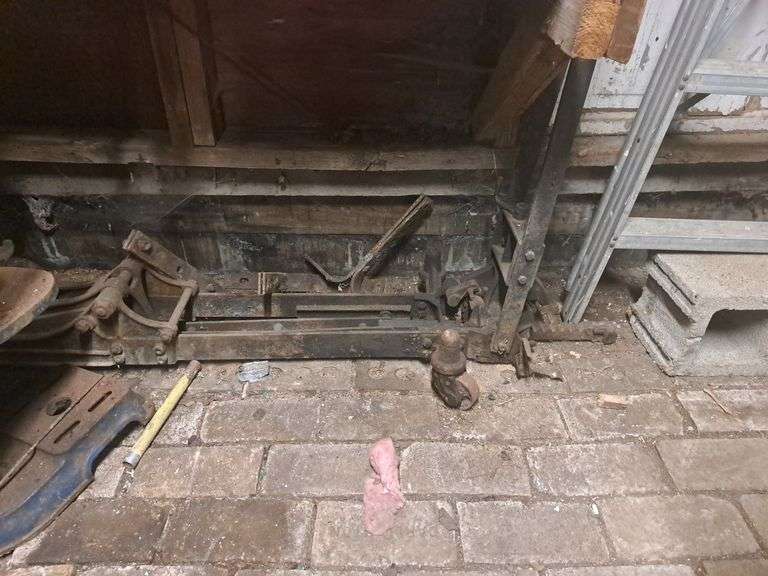 Vintage Floor Jack Baer Auctioneers Realty, LLC