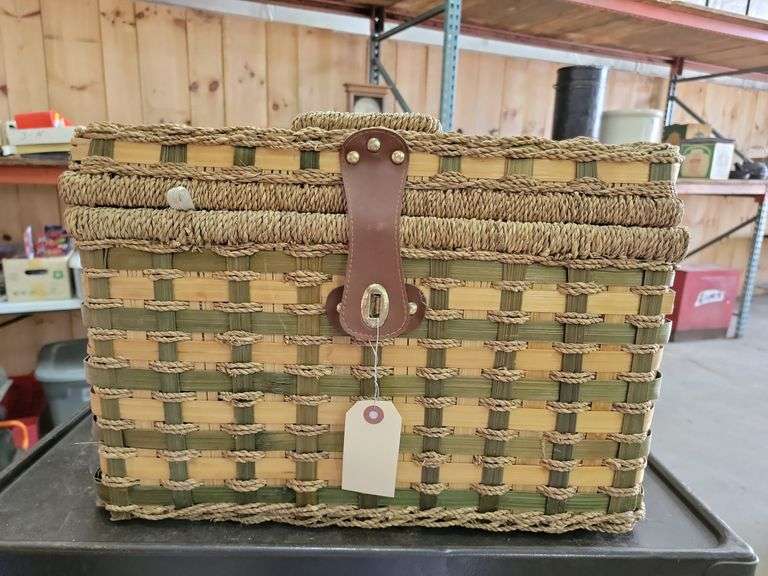 Picnic Basket & Contents Baer Auctioneers Realty, LLC