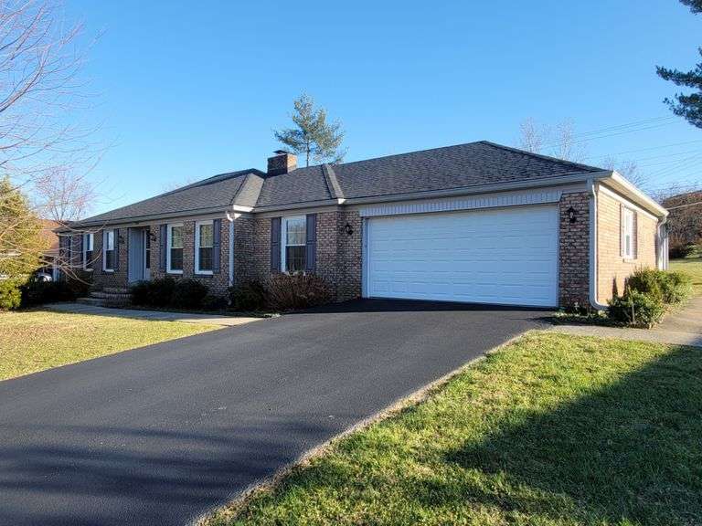 404 Meadowbrook Dr. - Danville KY