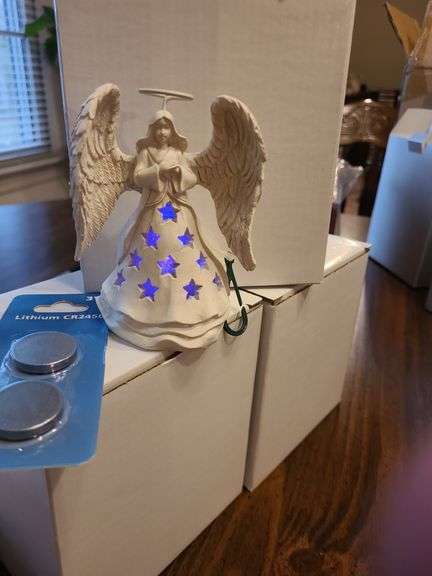 Light up decor, angels, boxes - Baker Auctions & Real Estate, LLC