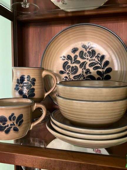 Pfaltzgraff Dish Set (30+ pieces) - Baker Auctions & Real Estate, LLC